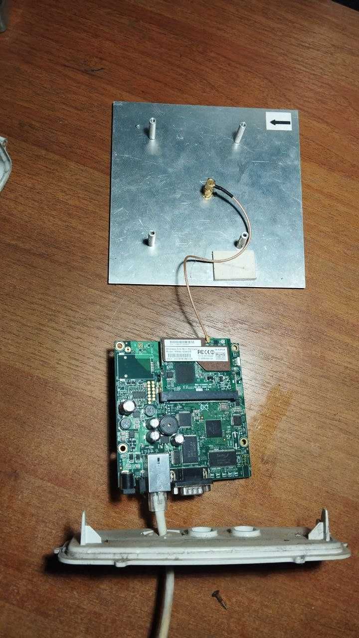 Mikrotik RB-411 с корпусом банка WI MAX радио интернет