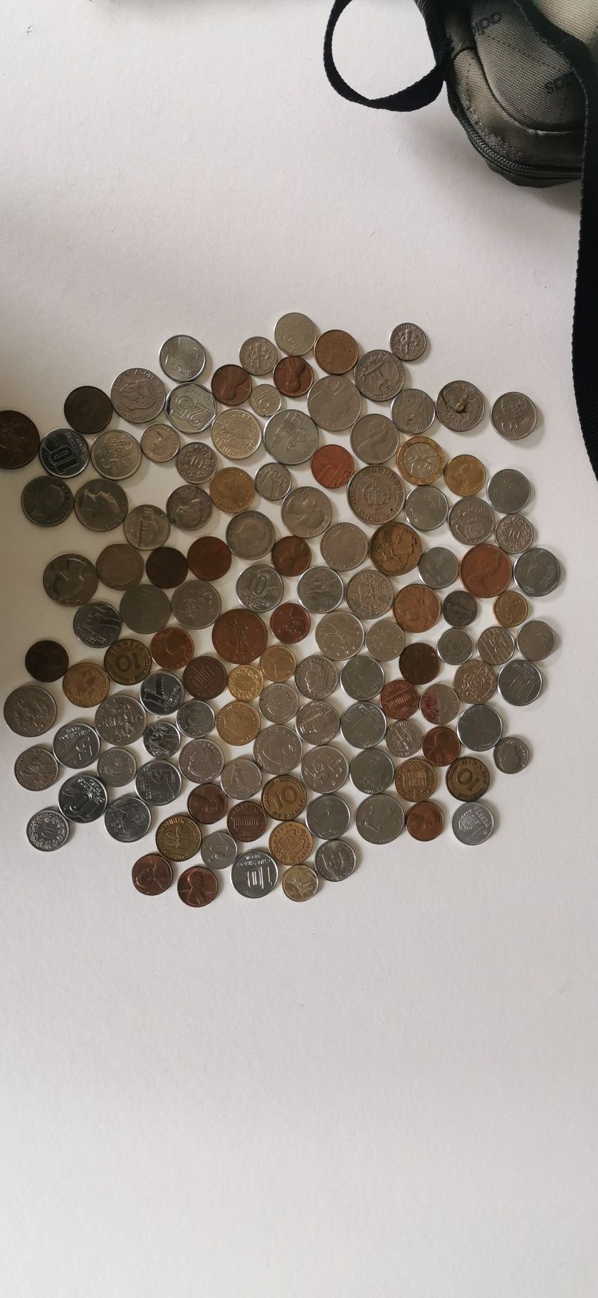 Vendo moedas estrangeiras, vários países