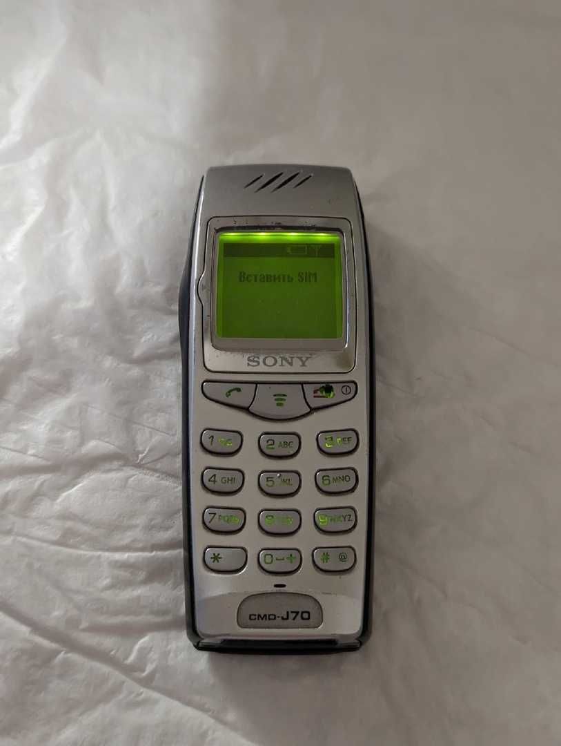 Мобильный телефон Sony CMD-J70.