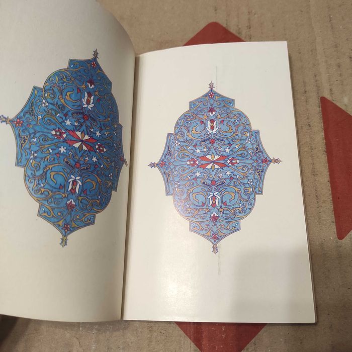 Агахи. Избранное. Т.: Изд-во ЦК КП Узбекистана, 1984. 128 с. с илл.