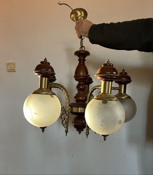 Stary żyrandol vintage