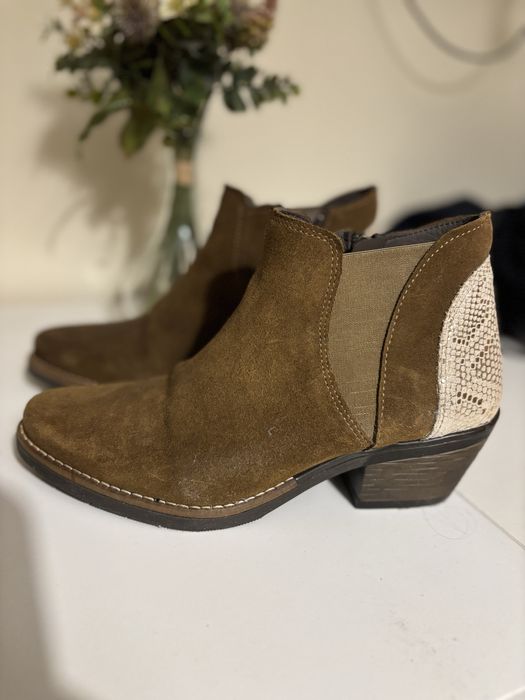 Vendo botas em pele