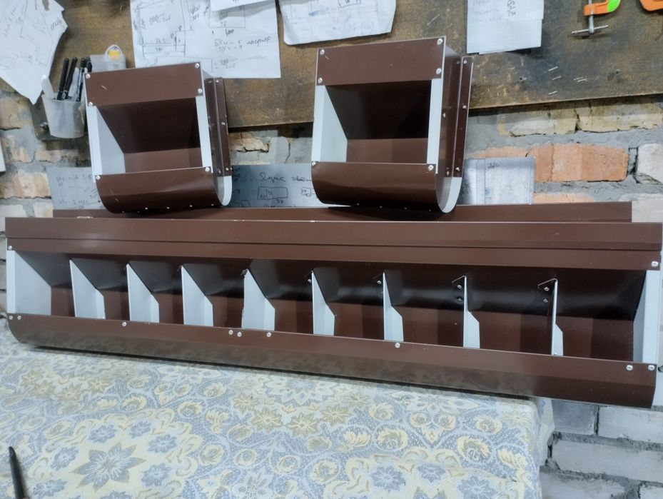 Бункерная кормушка кроли корм куры подони  перепела клетки комбікорм