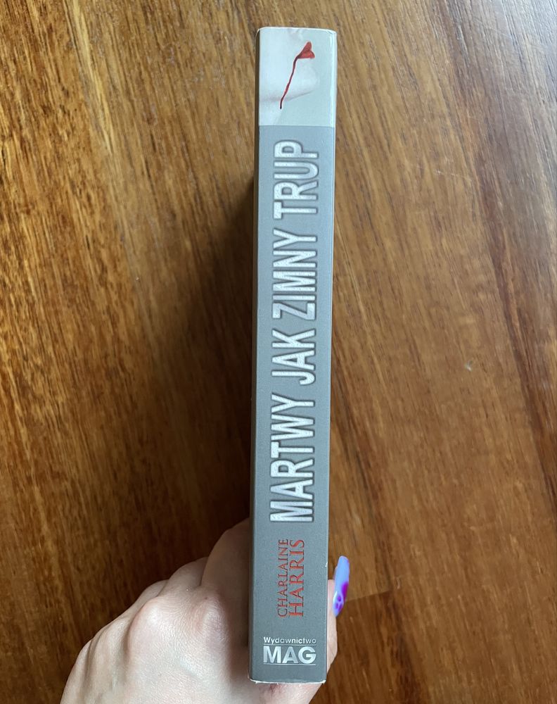Martwy jak zimny trup - Charlaine Harris