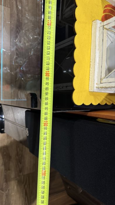 Komoda z czarnego szkla z podswietleniem