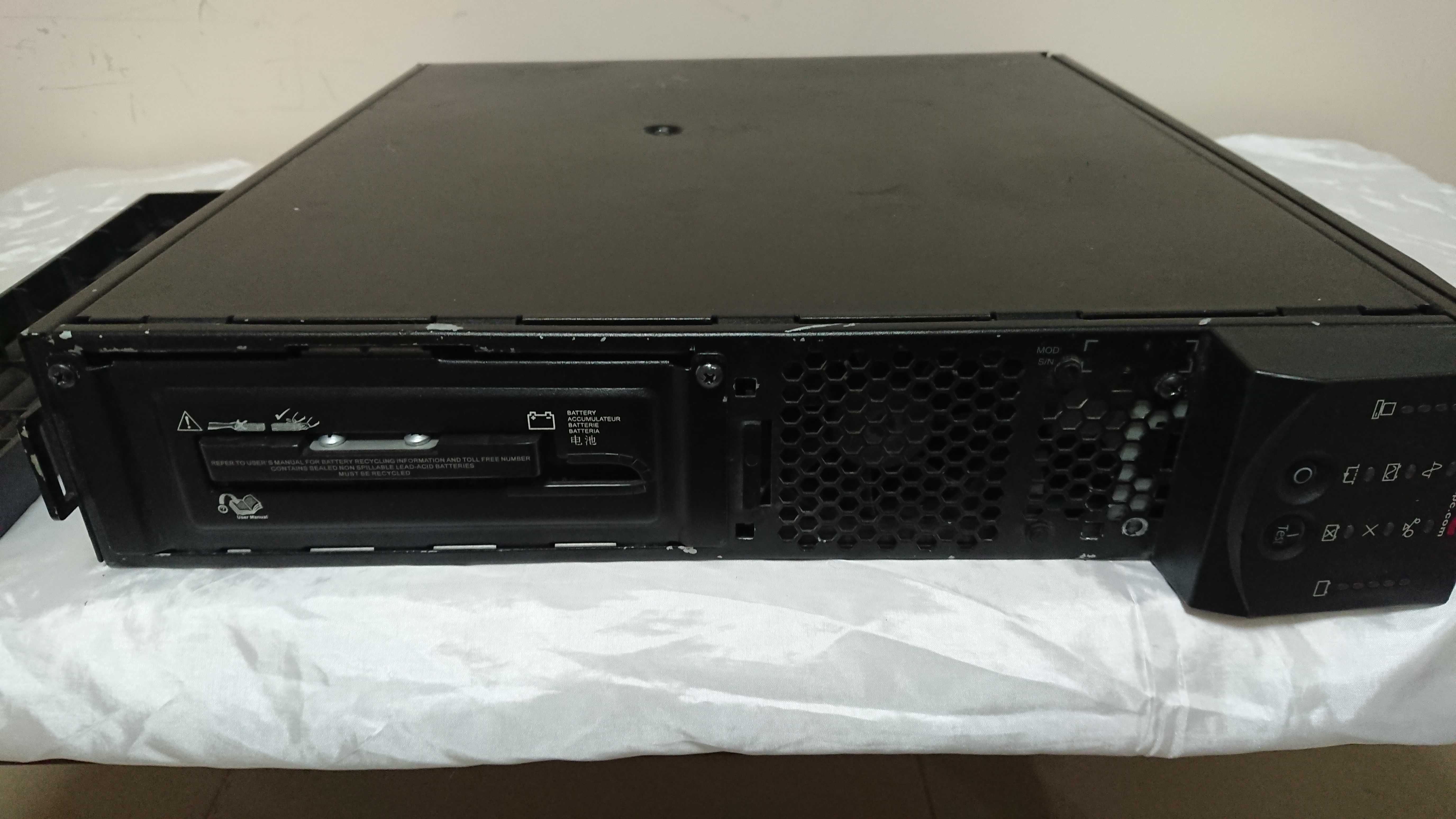 источник бесперебойного питания APC Smart-UPS 2000VA, SURT2000XLI