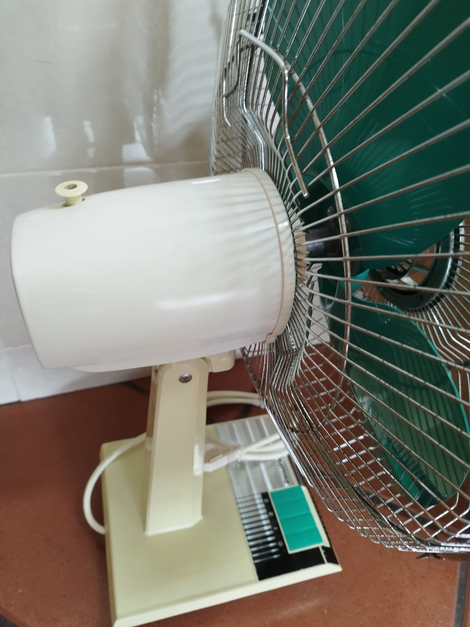 Ventoinha de mesa PHILIPS, Deluxe, 3 pás 50 W