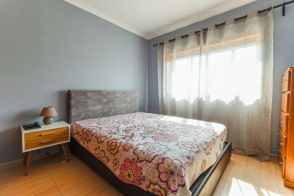 Vendo cama de casal em bom estado