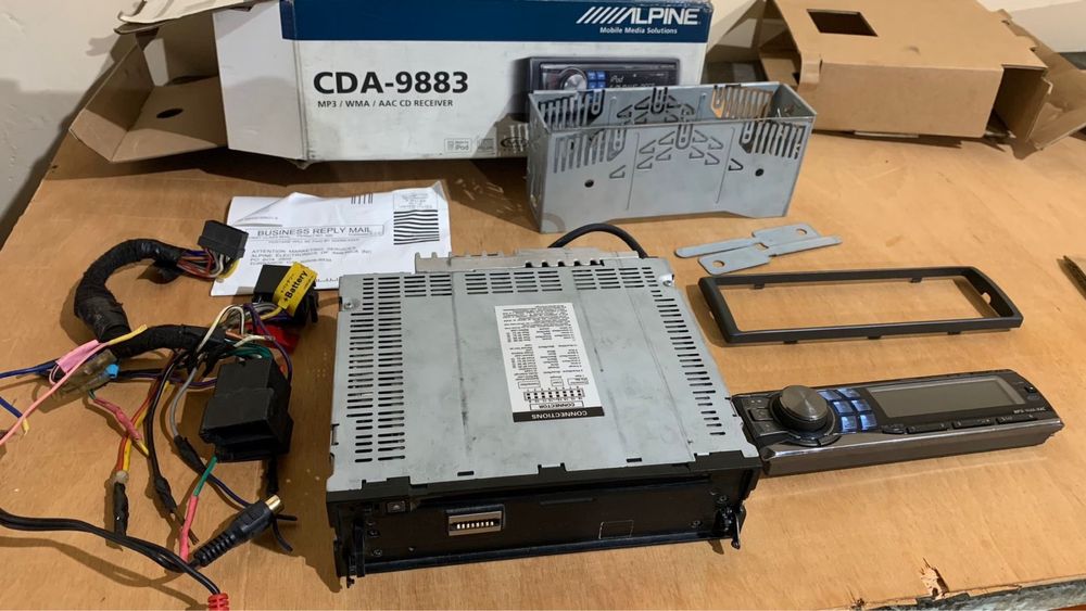 Продам магнитолу alpine cda-9883