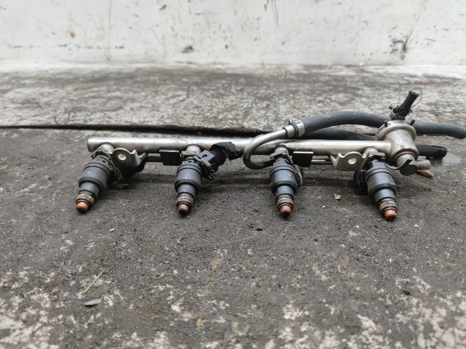 Audi A4 B5 Passat B5 1.8 Listwa Wtryskowa Paliwa