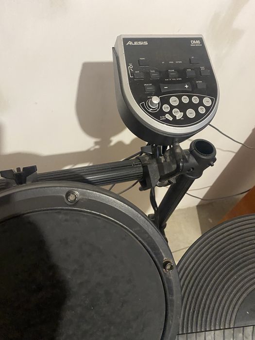 Електронні барабани Alesis DM6