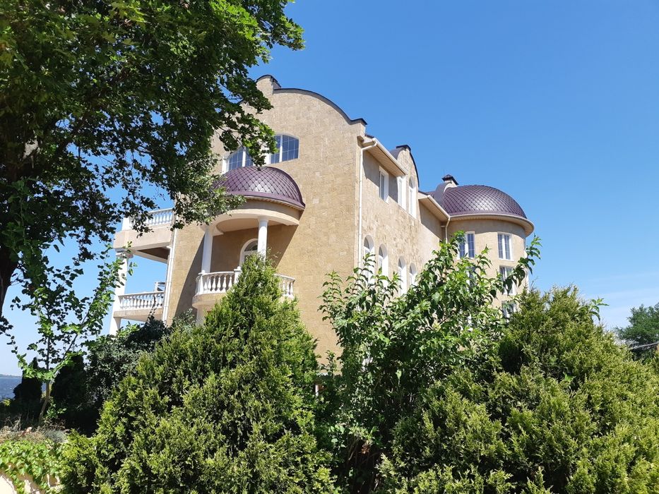 Продаю клубний будинок м.Миколаїв