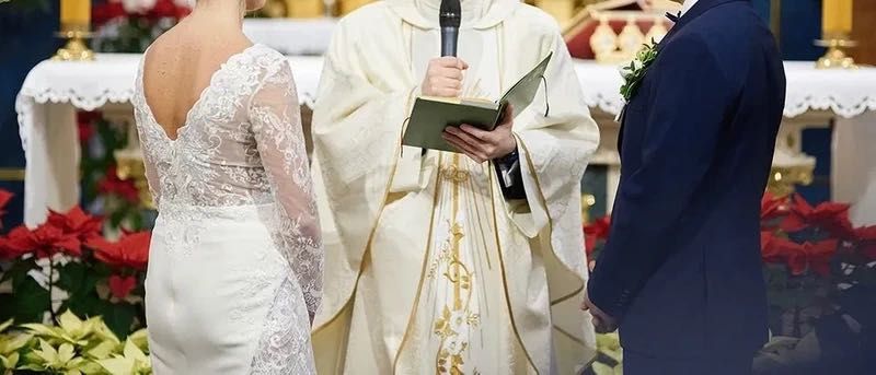 Suknia ślubna z koronką