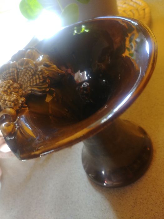 Ciekawy stary wazon zdobiony