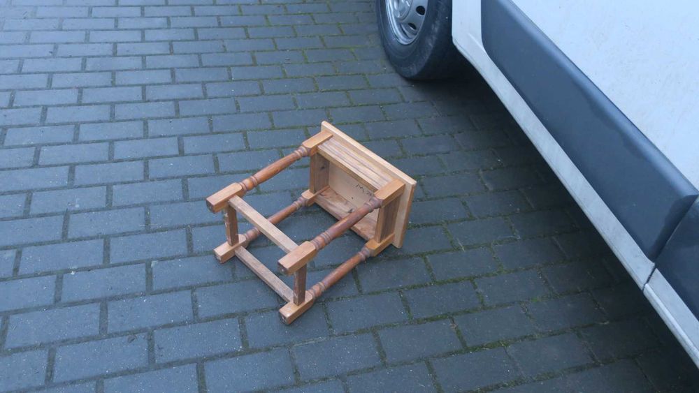 Stołek taboret drewniany