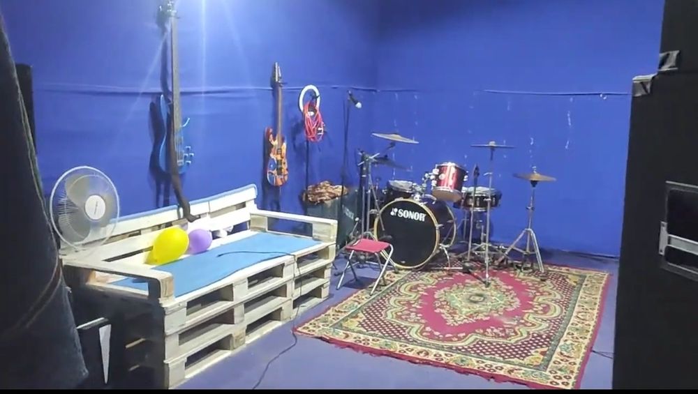 Репетиційна база, студія