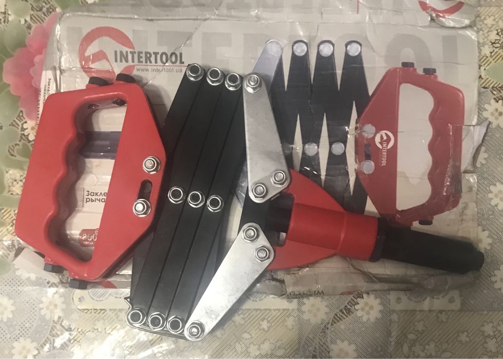 Заклепочник INTERTOOL RT-0007 с рычажно-складным механизмом