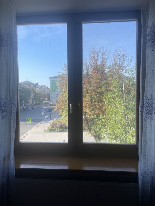 Вікно б/у з москітною сіткою