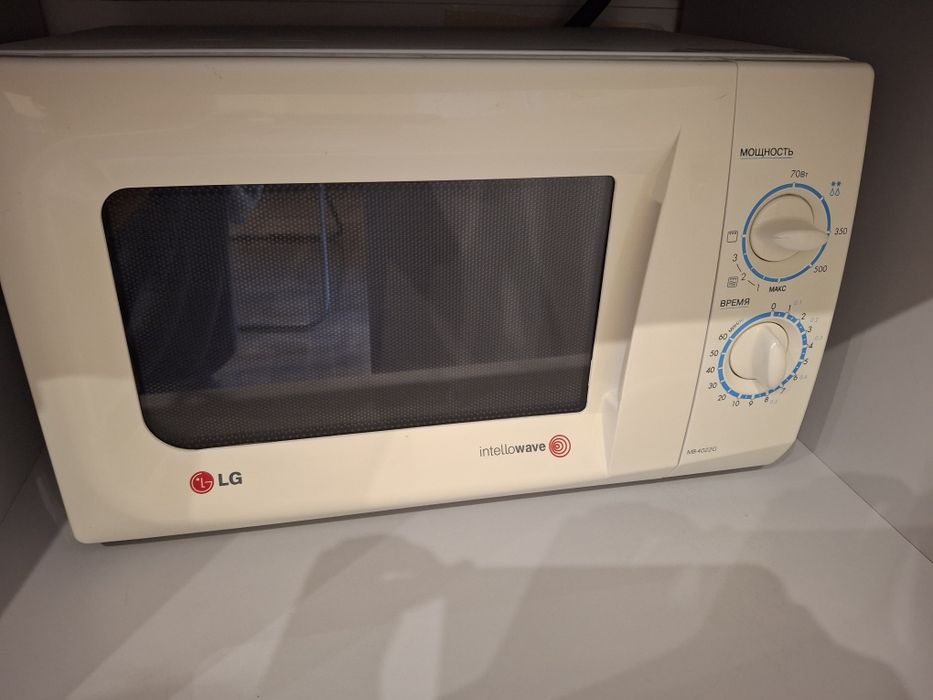 Мікрохвильова піч з грилем Lg, 20л.