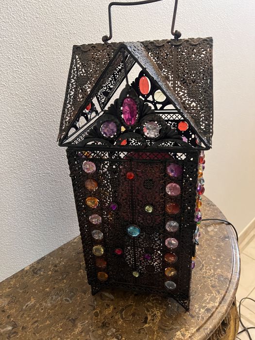 Candeeiro de mesa com pedras