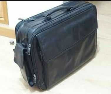 Mala Pele genuína - (20€) Permite Portátil de 17"