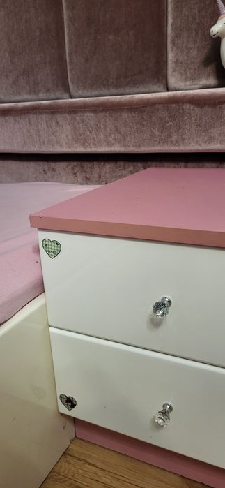 Łóżko dla dziewczynki, zagłówek plus stolik nocny