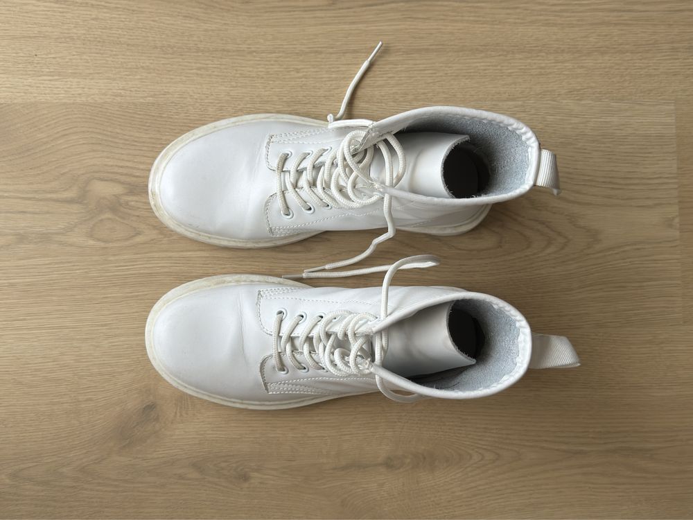 Botas botins pele branco estilo doc martens mono white