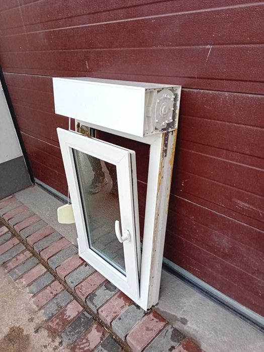 Okna z roletą 60x109 pcv okno białe małe DOWÓZ CAŁY KRAJ
