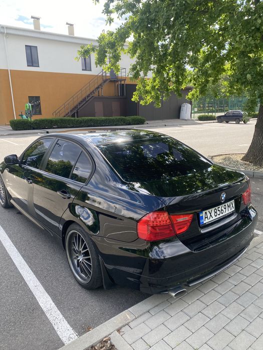 Bmw e90 2011 рік