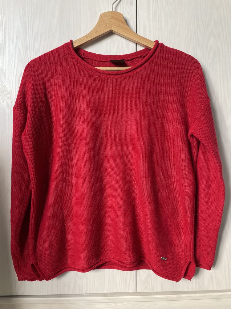 Czerwony sweterek z okrągłym dekoltem SinSay M