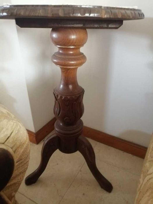 Mesa de canto em madeira