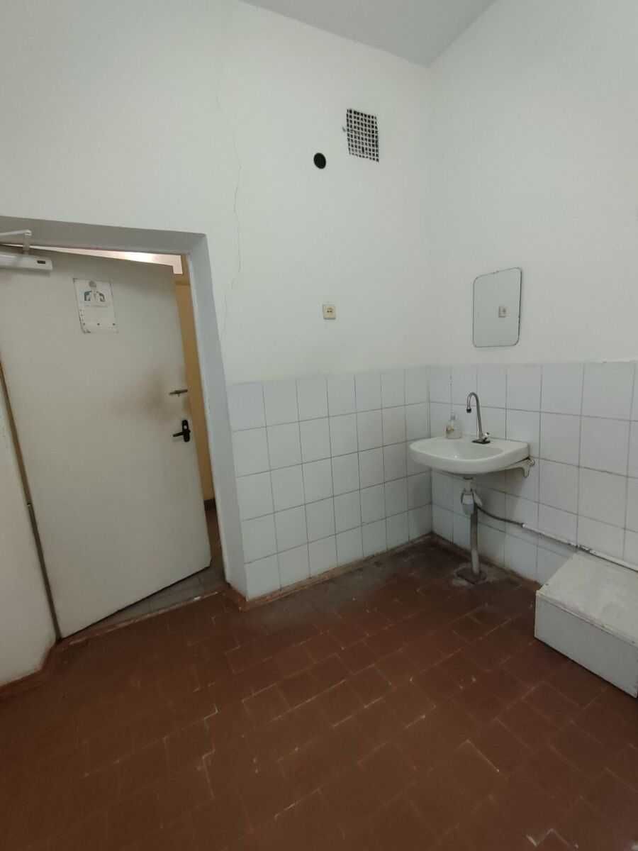 Комерційне приміщення 240 м2