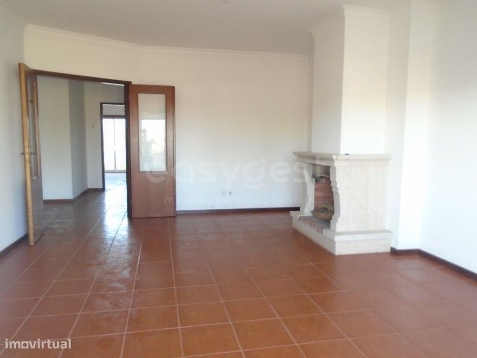 Apartamento T2 no Centro da Vila de Pataias