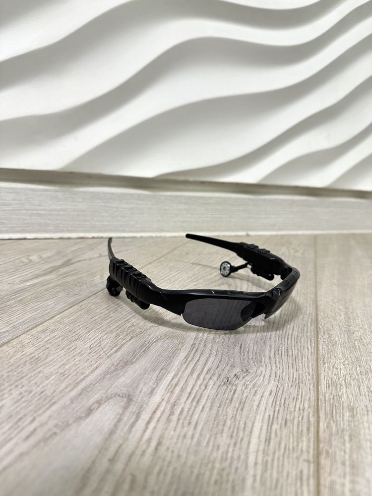 Спортивні окуляри з bluetooth та навушниками (не Oakley)