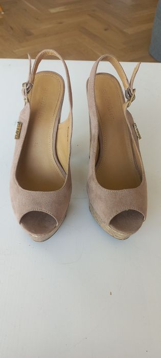 Różowe buty na koturnie rozm.37