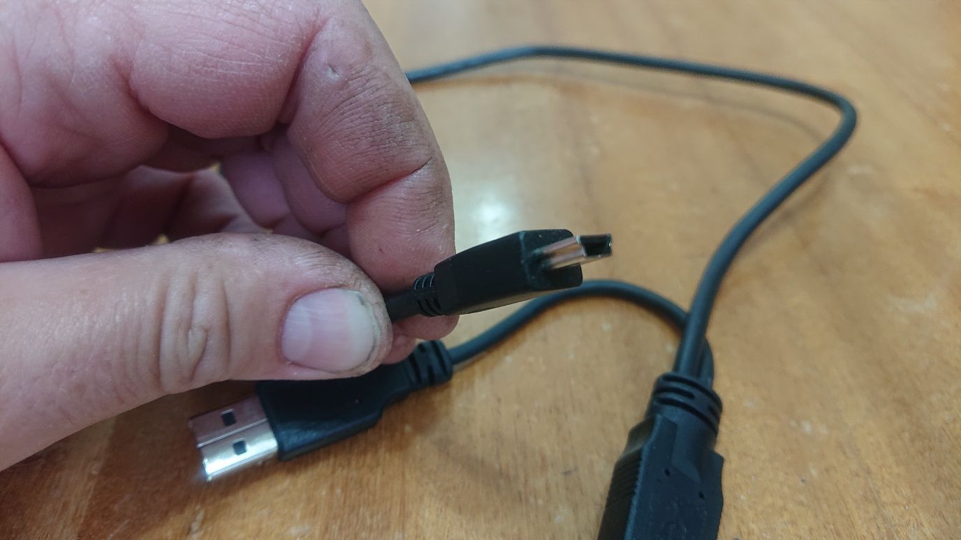 Продам шнур USB
Для подключения например внешнего жесткого диска. 
Шну