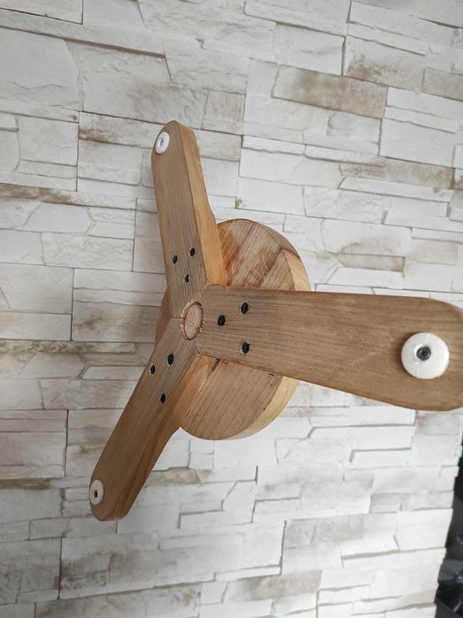 Stolik kolumienkowy pod dekorację