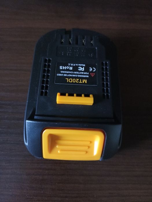 Адаптер MT20DL під акамуляторний індструмент DEWOLT акб MAKITA