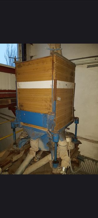 Obluskiwacz pionowy Ekonos Łuskarka Młyn do kaszy  Odkamieniacz