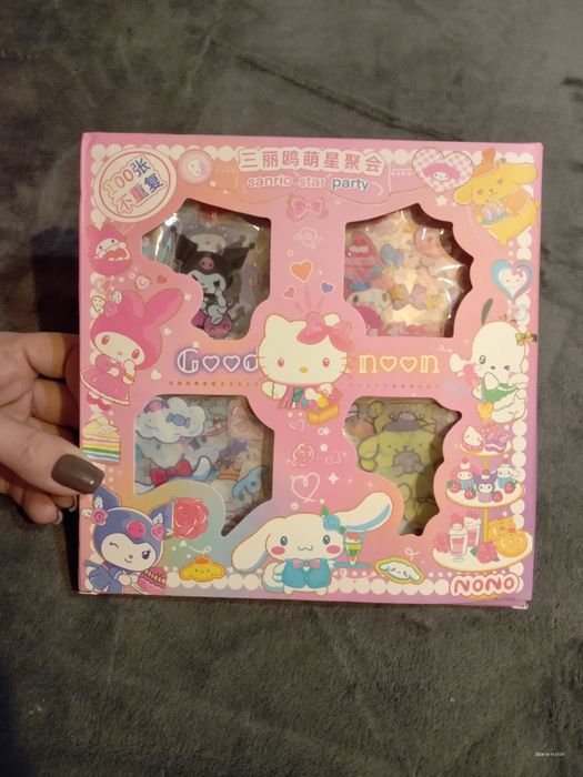 100 arkuszy naklejki sanrio