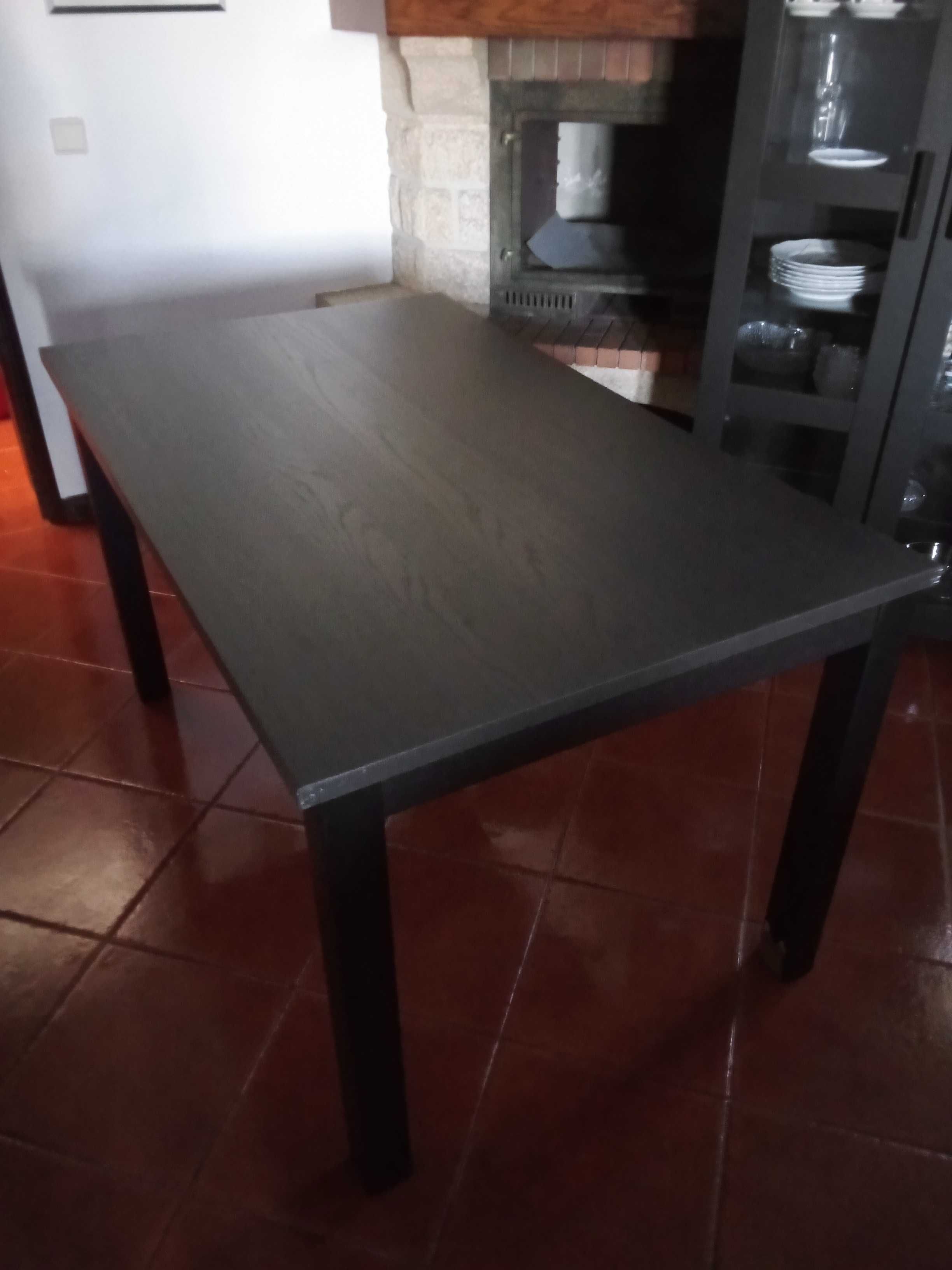 Mesa de sala de jantar