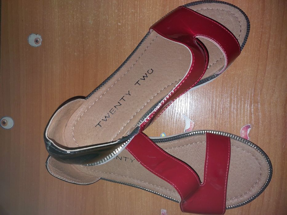 ПРОДАМ! Жіночі босоніжки. Нові, дуже зручні.