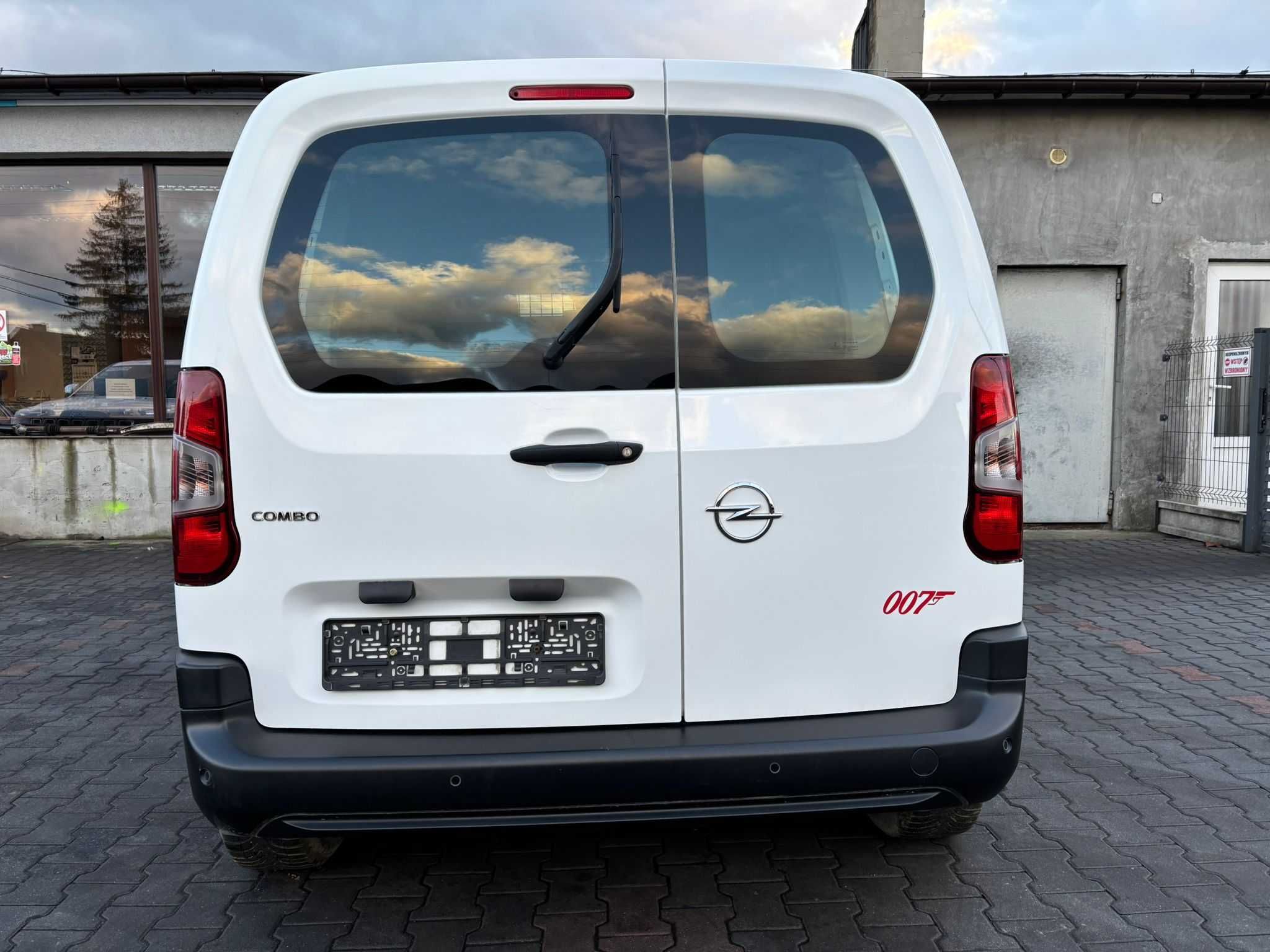 Drzwi tył tylne lewe skrzydło Combo E Berlingo IV Partner Proace