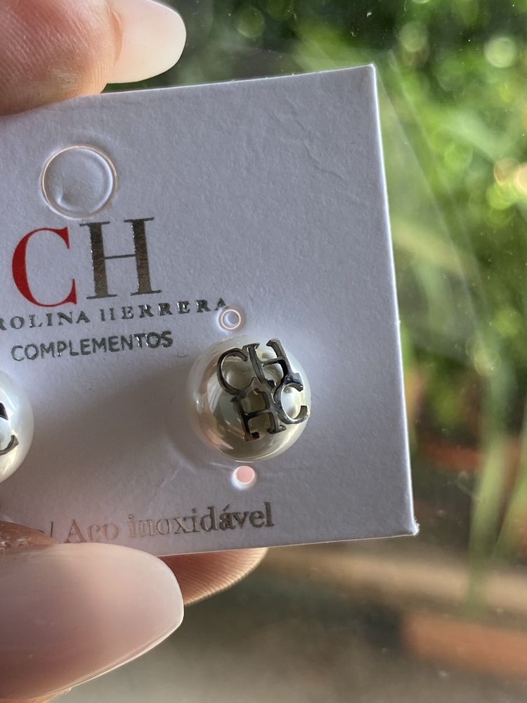 Brincos carolina herrera