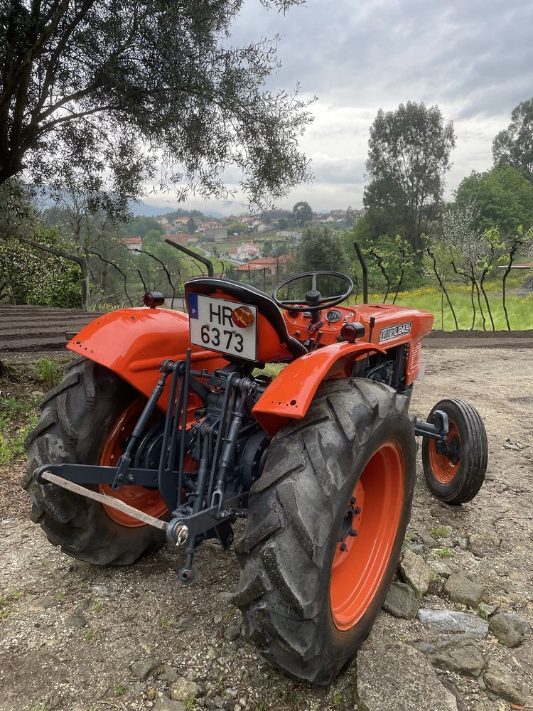 Kubota 245 com alfaias