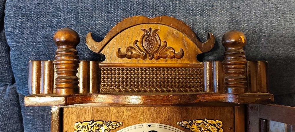 Zegar wiszący, nakręcany z wahadłem, 31-dniowy