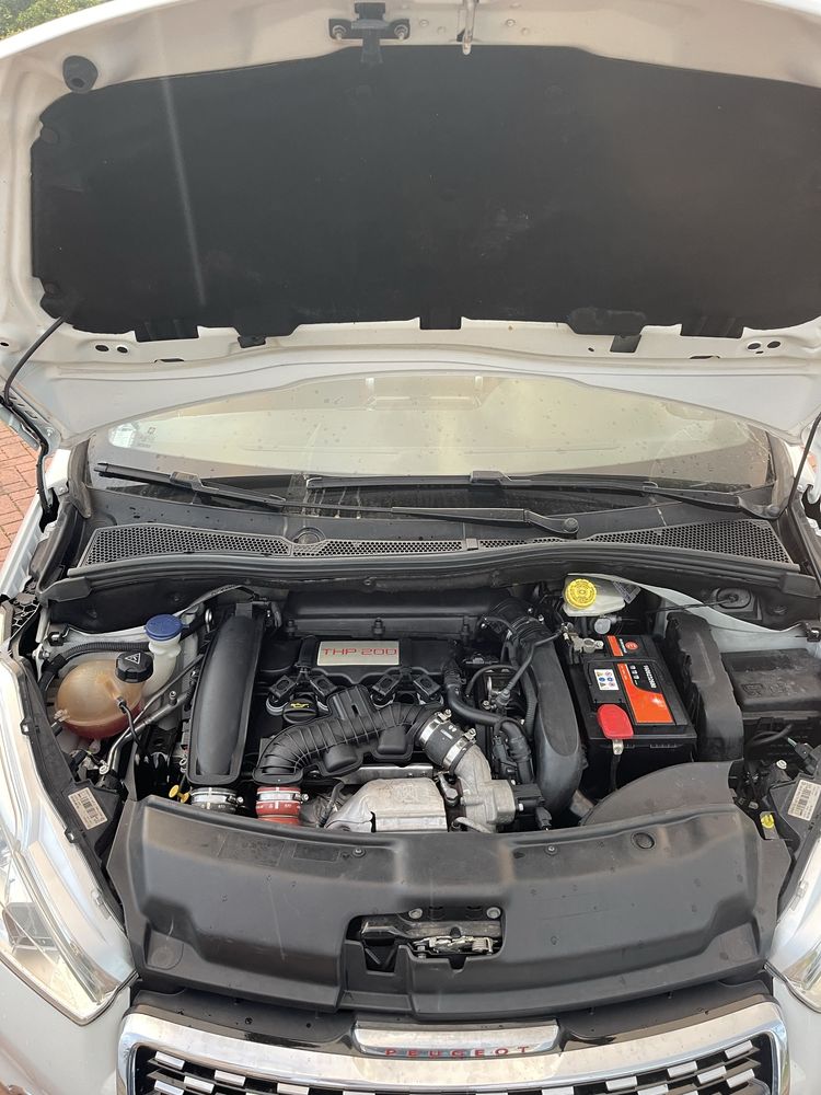 Peugeot 208 GTI 200cv