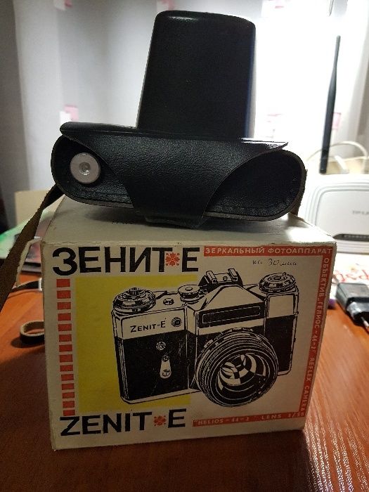 Продам зеркальный фотоаппарат Зенит -Е полный комплект