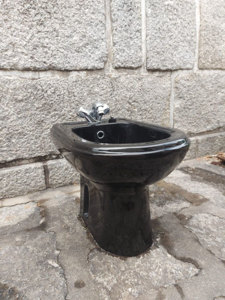 Bidé Indusa preto
