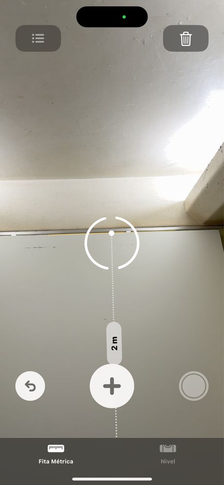 Porta branca interior sem aduela com puxador